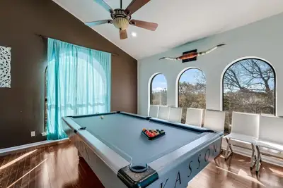 Image de Pool Table Hot Tub and Neighborhood Pool