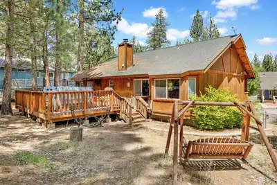 Image de Little Cubs Fox Farm Retreat w/ Hot Tub + Games
