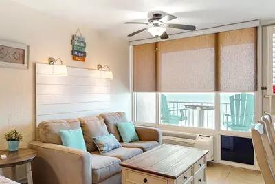 Image de Dreamy oceanfront suite with kitchenette, beach access & fast WiFi