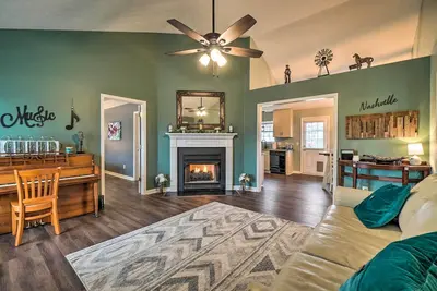 Image de Suburban Getaway w\/ Game Room, 19 Mi to Nashville!