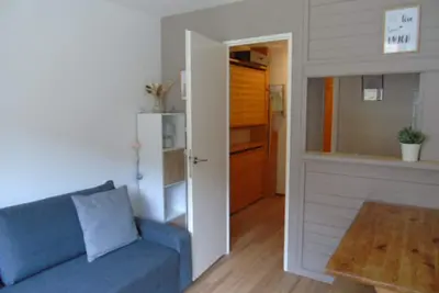 Image de Charmant studio rénové, proche télécabine, balcon sud, animaux acceptés, draps inclus, casier à ski