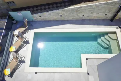 Image de Maison de vacances a Maslenica avec piscine