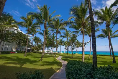 gorgeus ocean view/wifi/pool/bar/free parking/gym/kids playground