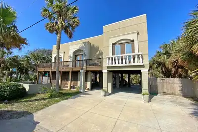 Image de Beautiful 3 bd/2 bth, pet friendly home on Via De Luna w/ beach access!