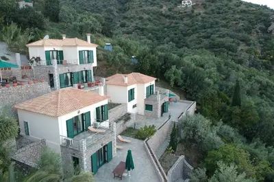 4 Villas with Sea View and beach front
