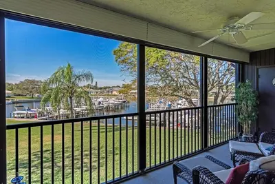 Image de Beautiful Marina View Condo