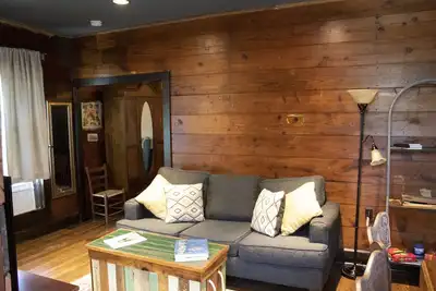Image de Cozy Carriage House with Outdoor Deck
