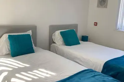 Image de Coast-Supérieure-Appartement-Salle de bain privée séparée-Vue sur la cour