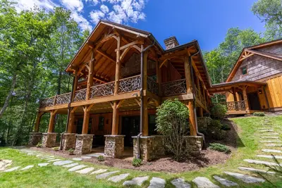 Image de Bear Creek Cabin at Eagles Nest - Hot tub, pool table, fire pit!