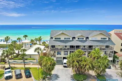 Image de 🐚 Silver Beach Retreat | Beachfront | Free Vip Package | Beach Chair Service