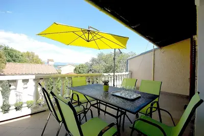 Image de Appartement de vacances Vantačići pour 1 - 4 personnes avec 2 chambres à coucher - Maison jumelée