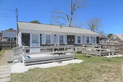 Image de Cape Cod Beach Cottage-2 bdrm, 1 bath, full kitchen and two minute walk to beach