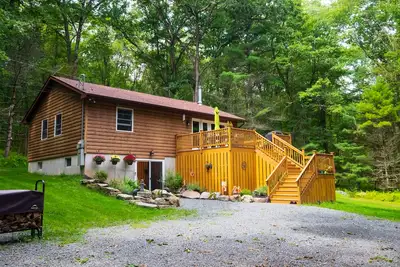 Image de The Fern Hill Lodge: Cozy and Serene Getaway on 20 Private Acres