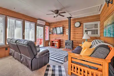 Image de Hike + Ski: Log Cabin in East Stroudsburg!