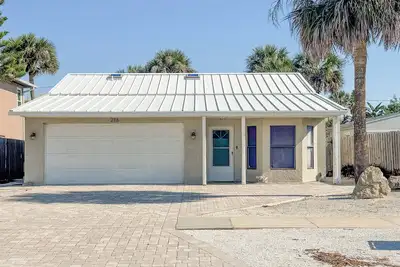 Image de Nsb- Crawford Crash Pad - 3 Br 2ba walk to Flagler and Beach