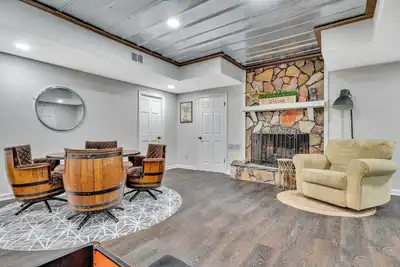 Image de 5 Star - Basement Apt - 2 Bd - Pet Friendly
