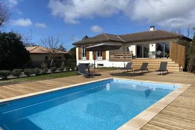 Image de Maison 8\/10 pers plein centre-ville avec piscine