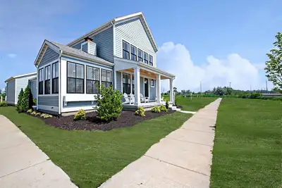 Image de St. Joseph Four Bedroom Waterfront Cottage