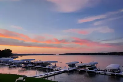 Image de South Shore Haven - Lake Charleviox Waterfront Condo