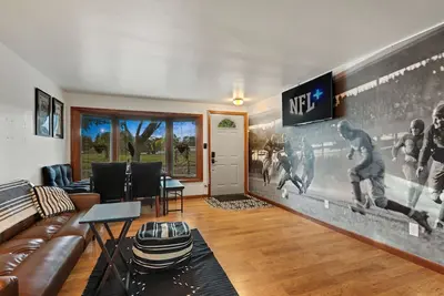 Image de Ex-player's home, Hot Tub, Cinema, walk 2 Lambeau
