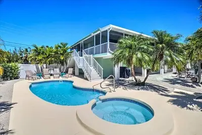 Image de 🌴Beach, Pool, Dock, Boating, and Golfing Paradise! ! 🌴Pets Welcomed!