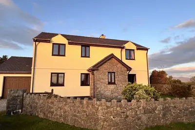 Image de 4 Bedroom Detached Farmhouse Mountain Views