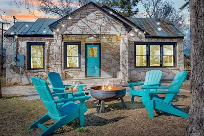 Image de Fulton House | King Beds | In Town | Outdoor Fire pit
