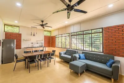 Image de Private Hill Side Bangalow Style Home Stay With Serene Beach Side