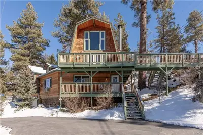 Image de Big Bear Cabin Near Everything W/ Parking! Pets Ok!