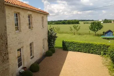Image de Farmhouse - Traditional Farmhouse near La Rochelle. beaches 20 mins and a pool.