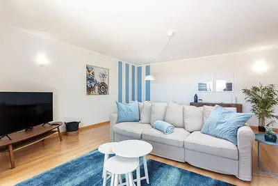 Image de Appartement de Luxe avec 2 Chambres et Piscine sur le Toit, Village Marina Olhão