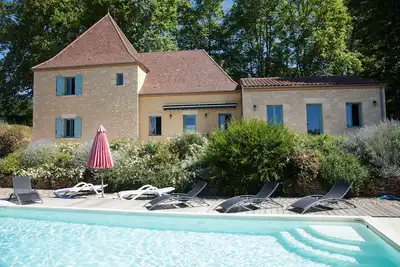 Image de Villa grand confort, piscine privée et chauffée à Sarlat (900m du centre-ville)