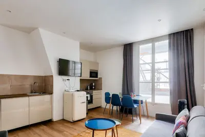 Image de Urban Flat 62 - Charming 3bdr in Triangle d'Or - only 100m from Champs-Elysees