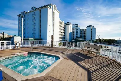 Image de The Resort on Cocoa Beach, Ocean Side View 2-2, Amazing family place. -Springbrk
