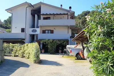 Image de Three-room apartment with terrace, parking space within walking distance of center and sea