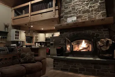 Image de Charming, cozy, rustic Chalet. . Hollywood Hills, Old Forge, Ny