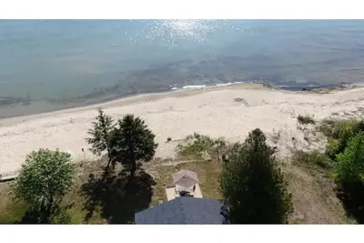 Image de Squeaky Clean! Gorgeous St. Ignace Beach House!