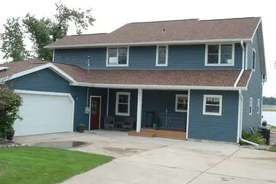 Image de New owners, fresh remodel - Lakehouse with 100' of sandy frontage on White Lake!