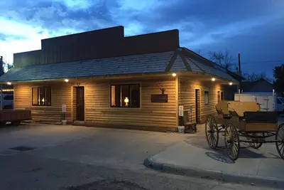Image de Creekside Downtown Adults Only Group Stay, City, State Approved