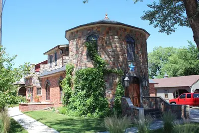 Image de Carter house : 100 year old house with a remodeled castle inspired feel.