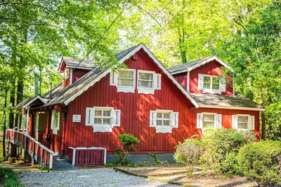 Image de One of a kind our Mini Lodge Chalet directly across from our pool!