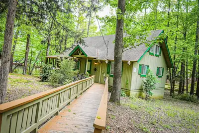 Image de Chalet located right across from our putt-putt course and offers a amazing view.