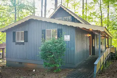 Image de Spacious Lake View chalet perfect for making memories!