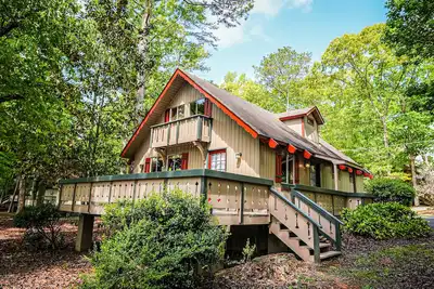 Image de Breathtaking Dog friendly chalet within walking distance of all amenities