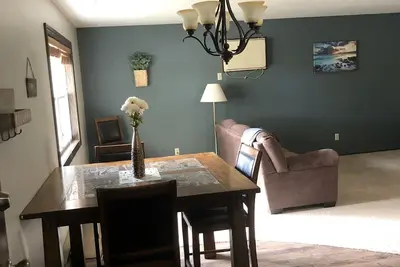 Image de Clean and Comfy! ! 2 Bedrooms!