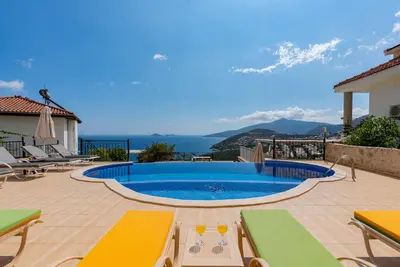 Image de Centrally Located Three bedroom Apartment. With Infinity Pool and Great Sea Views