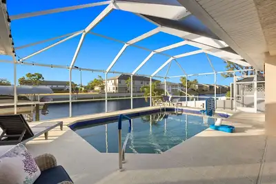 Image de Villa Nathalia - Family-friendly elec-heated pool home w/Gulf access, kayaks & bikes - Swfl Rentals