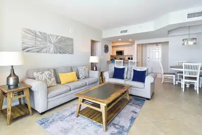 Image de 9th Floor Beachfront Condo w/ Stunning Views At Silver Beach Towers in Destin!