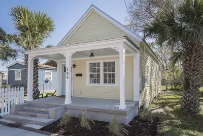 Image de The Bee Cottage - Historic Downtown Pensacola Home