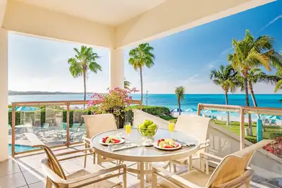 Image de White House beachfront villa at Coral Gardens snorkeling reef